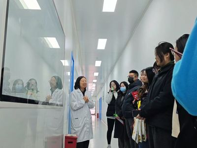 新商科教學(xué)部聯(lián)合魚城書院走進(jìn)天府可樂工廠開展公共關(guān)系服務(wù)實踐教學(xué)